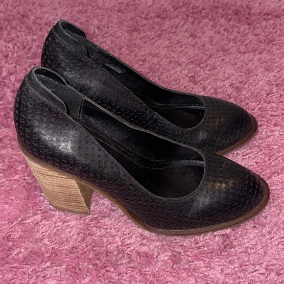 Kelsi Dagger Brooklyn Laser Cut Stacked Pumps - Picture 2 of 8